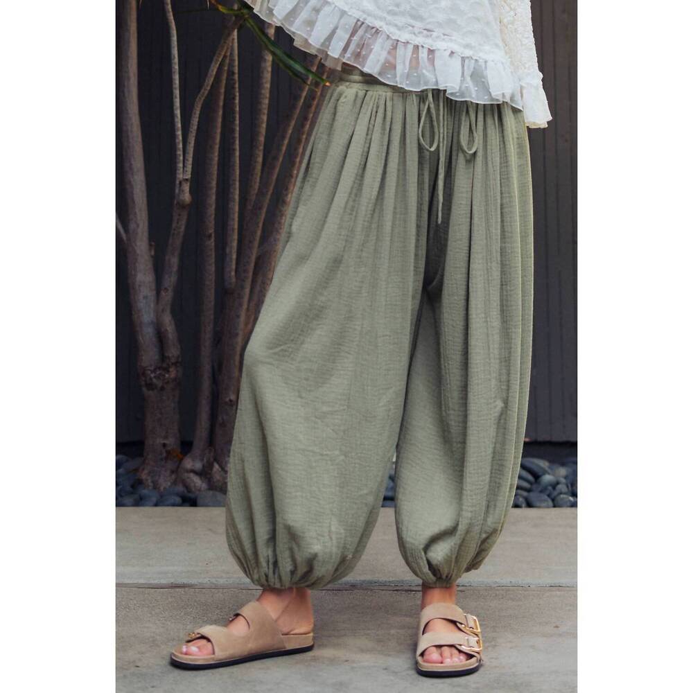 NEW URBAN DAIZY crinkle balloon drawstring pants in olive - Picture 1 of 3